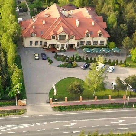Wolanów Maxima Hotel מראה חיצוני תמונה