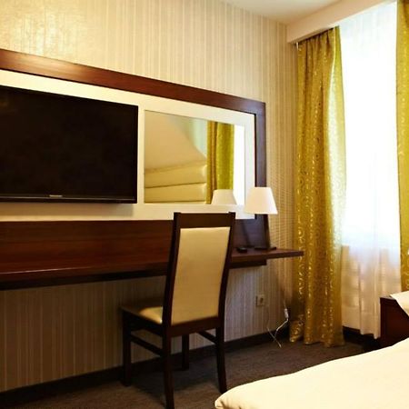 Wolanów Maxima Hotel מראה חיצוני תמונה