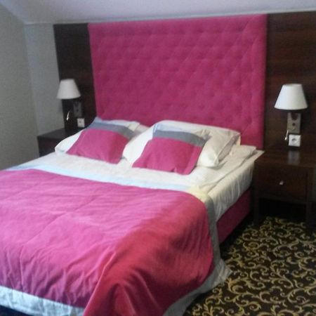 Wolanów Maxima Hotel מראה חיצוני תמונה