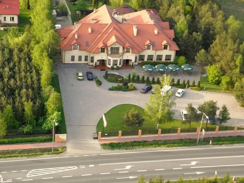Wolanów Maxima Hotel מראה חיצוני תמונה