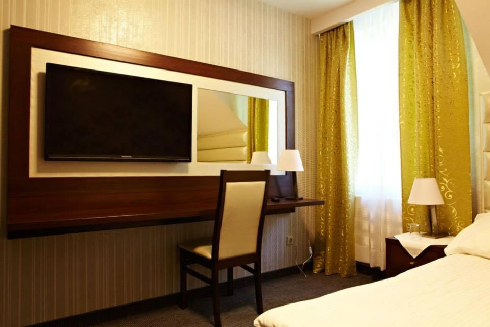Wolanów Maxima Hotel מראה חיצוני תמונה